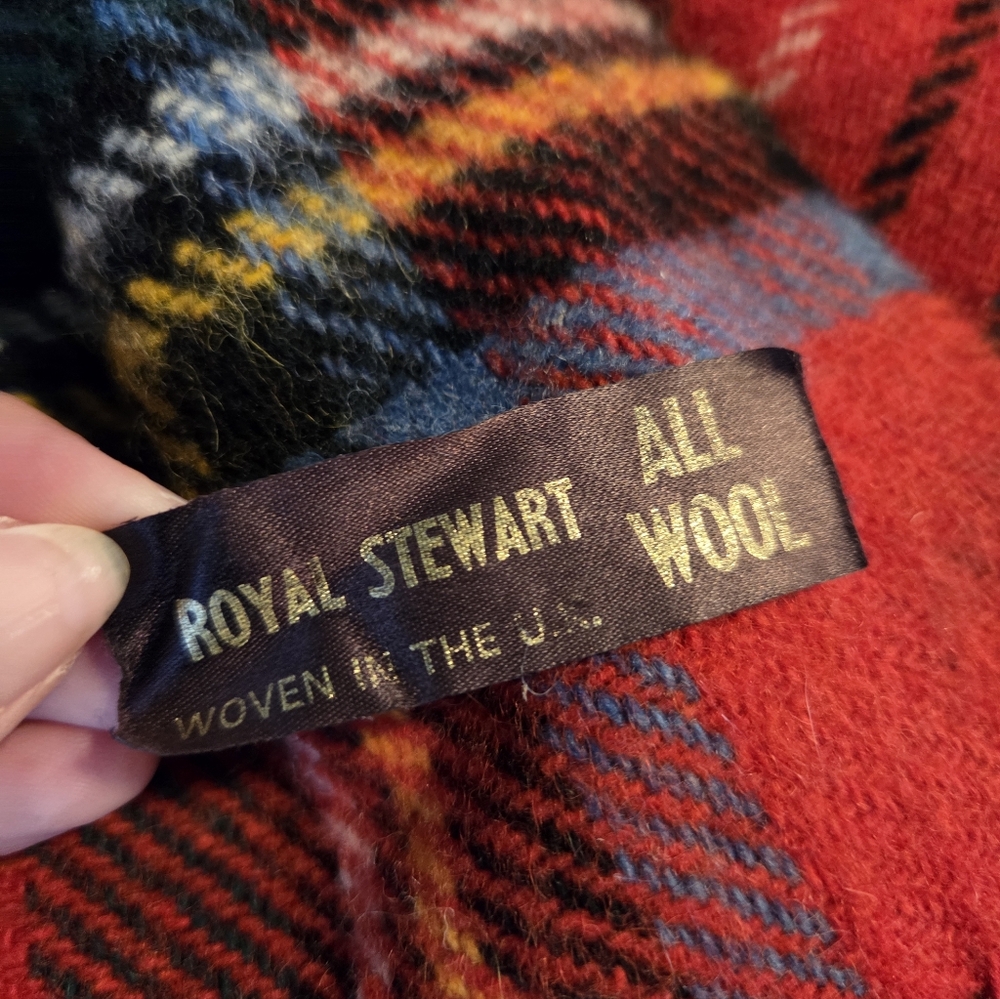 Royal Stewart UK Woven 100% Wool Tartan Fringe Blanket - Picture 2 of 7